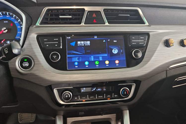 Used Geely Auto Vision X3 2017 1.5L Automatic Luxury Model Audio And AC Panel