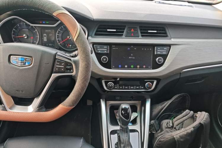 Used Geely Auto Vision X3 2017 1.5L Automatic Elite Model Audio And AC Panel