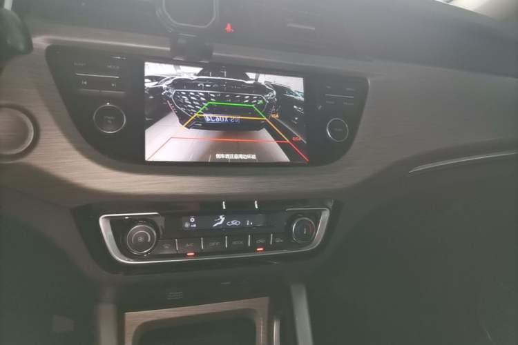 Used Geely Auto Vision X3 2017 1.5L Manual Luxury Model Audio And AC Panel