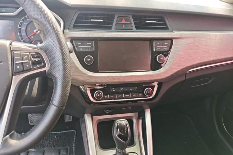 Used Geely Auto Vision X3 2017 1.5L Automatic Elite Model Audio And AC Panel