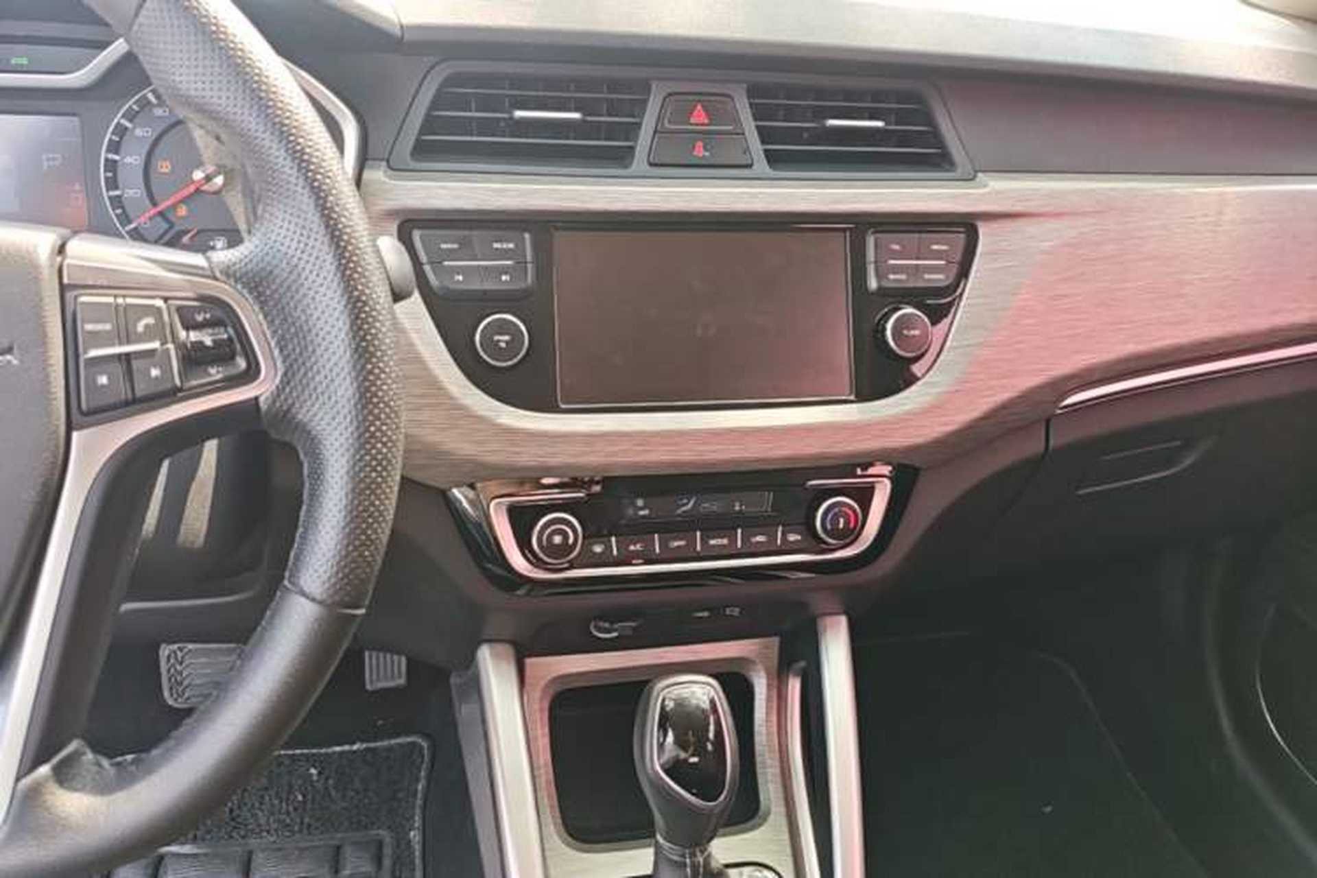 Used Geely Auto Vision X3 2017 1.5L Automatic Elite Model Audio And AC Panel