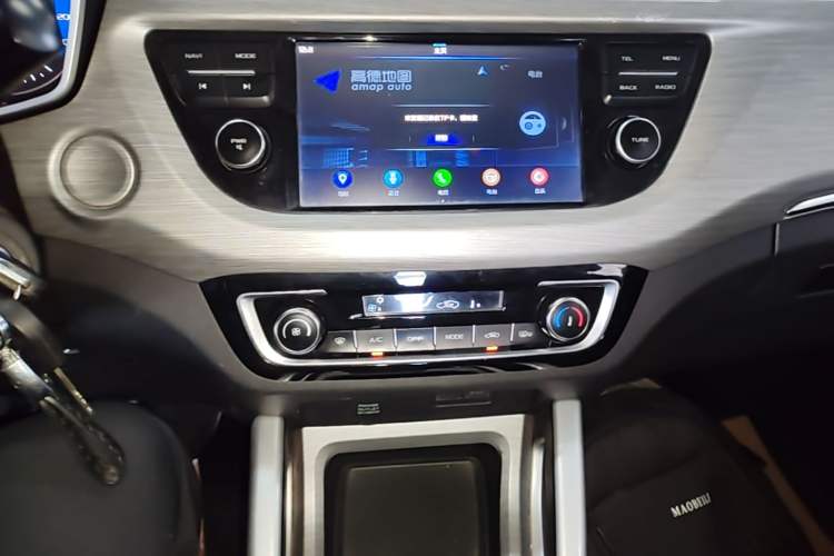 Used Geely Auto Vision X3 2017 1.5L Manual Luxury Model Audio And AC Panel
