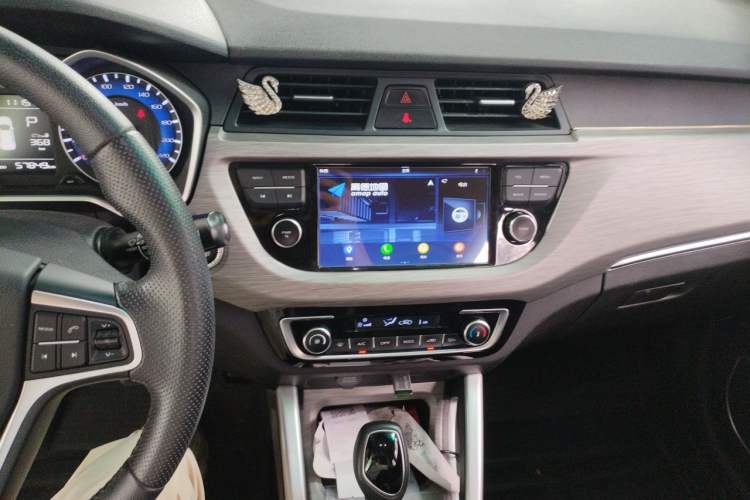Used Geely Auto Vision X3 2017 1.5L Automatic Elite Model Audio And AC Panel