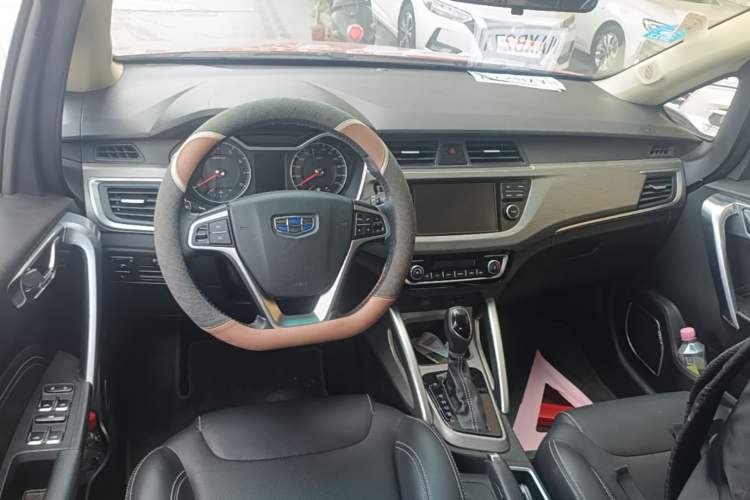 Used Geely Auto Vision X3 2017 1.5L Automatic Elite Model Center Console