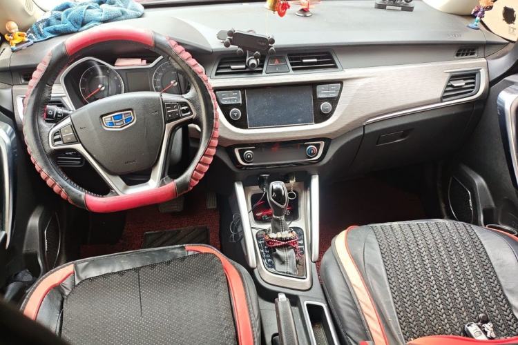 Used Geely Auto Vision X3 2017 1.5L Automatic Elite Model Center Console