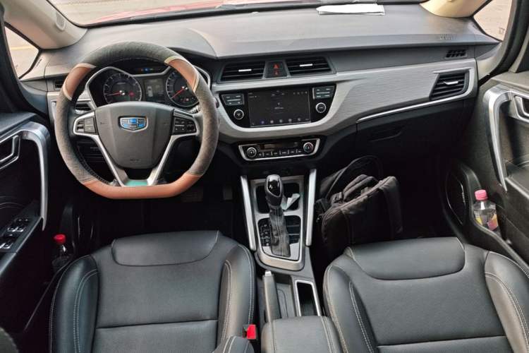 Used Geely Auto Vision X3 2017 1.5L Automatic Elite Model Center Console