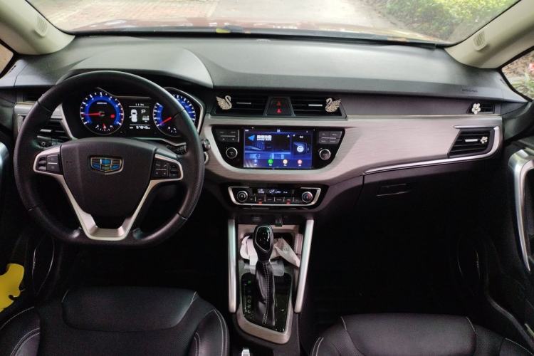 Used Geely Auto Vision X3 2017 1.5L Automatic Elite Model Center Console