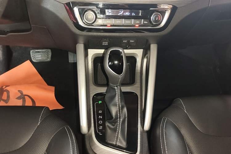 Used Geely Auto Vision X3 2017 1.5L Automatic Elite Model Gear Lever