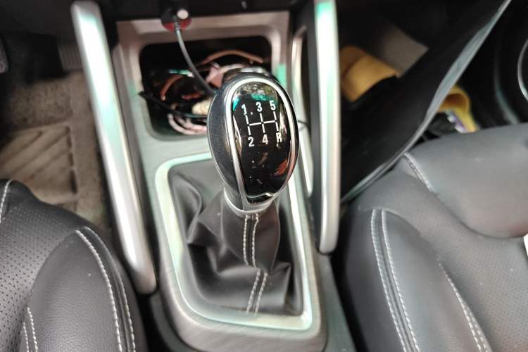 Used Geely Auto Vision X3 2017 1.5L Manual Elite Model Gear Lever