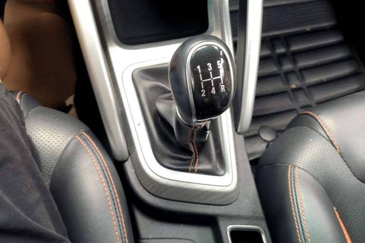 Used Geely Auto Vision X3 2017 1.5L Manual Luxury Model Gear Lever