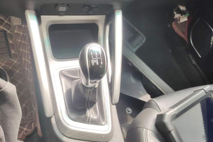 Used Geely Auto Vision X3 2017 1.5L Manual Luxury Model Gear Lever