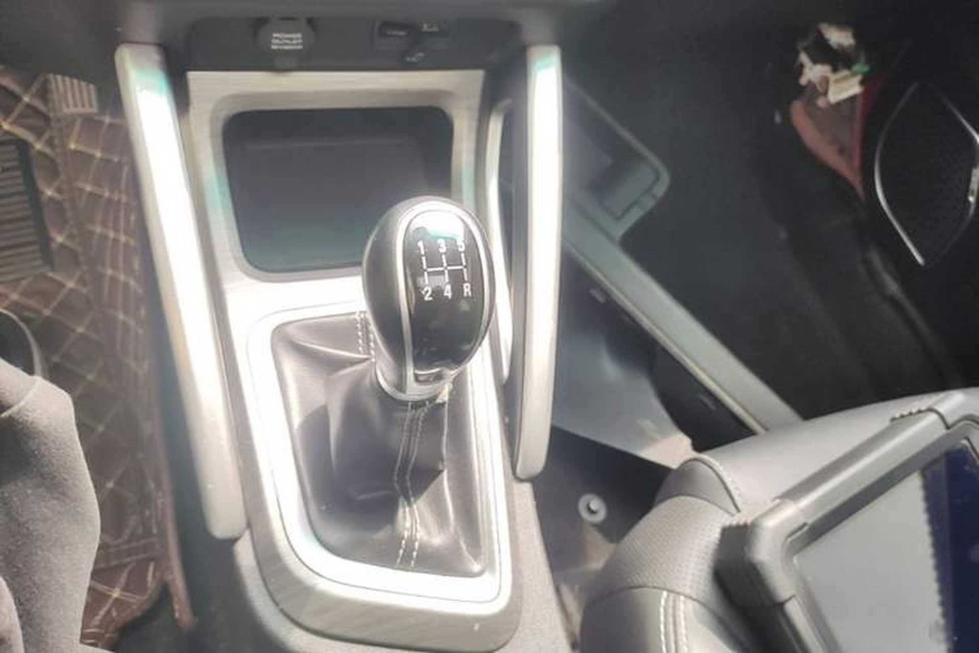 Used Geely Auto Vision X3 2017 1.5L Manual Luxury Model Gear Lever