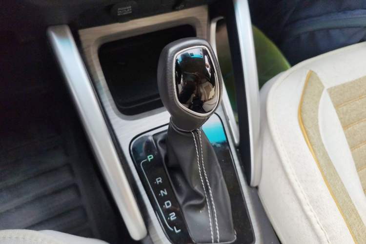 Used Geely Auto Vision X3 2017 1.5L Automatic Elite Model Gear Lever