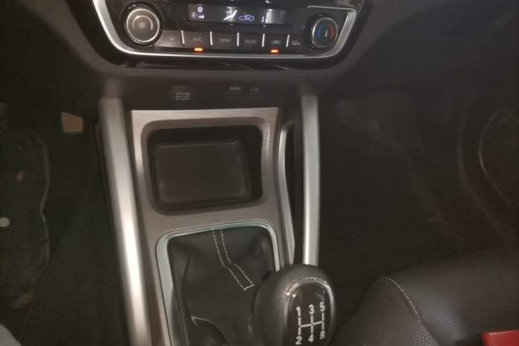 Used Geely Auto Vision X3 2017 1.5L Manual Luxury Model Gear Lever