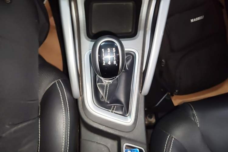 Used Geely Auto Vision X3 2017 1.5L Manual Luxury Model Gear Lever