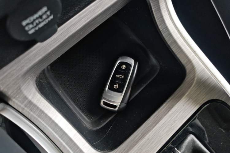 Used Geely Auto Vision X3 2017 1.5L Automatic Luxury Model Interior 1