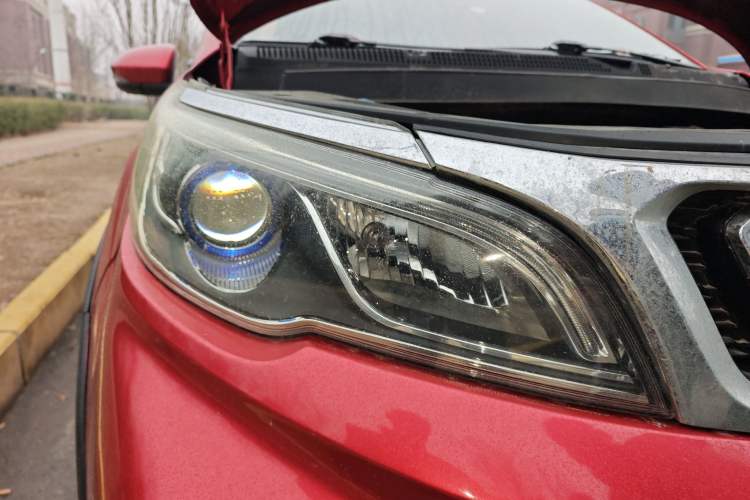 Used Geely Auto Vision X3 2017 1.5L Manual Luxury Model Right Front Headlight