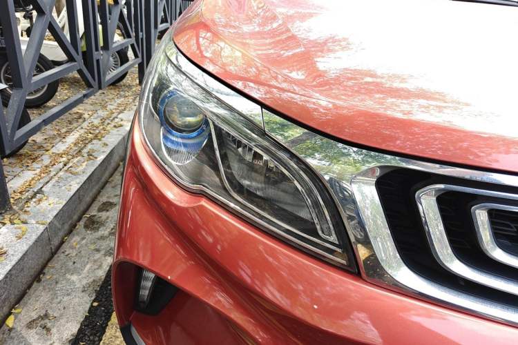 Used Geely Auto Vision X3 2017 1.5L Manual Elite Model Right Front Headlight