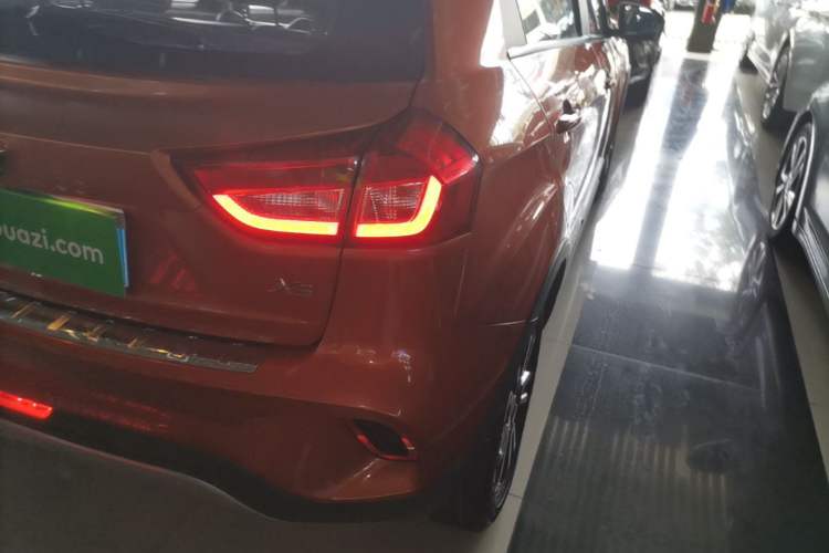 Used Geely Auto Vision X3 2017 1.5L Manual Luxury Model Right Rear Taillight