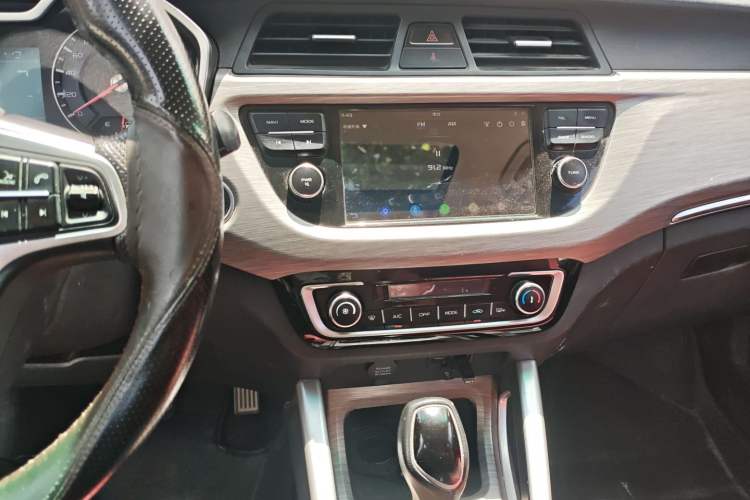 Used Geely Auto Vision X3 2017 1.5L Automatic Luxury Model Audio And AC Panel