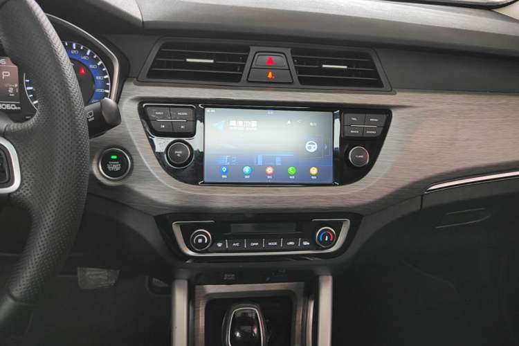 Used Geely Auto Vision X3 2017 1.5L Automatic Luxury Model Audio And AC Panel