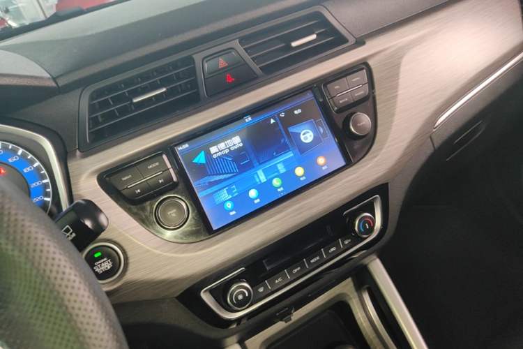 Used Geely Auto Vision X3 2017 1.5L Automatic Luxury Model Audio And AC Panel
