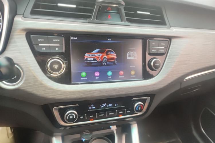 Used Geely Auto Vision X3 2017 1.5L Automatic Luxury Model Audio And AC Panel