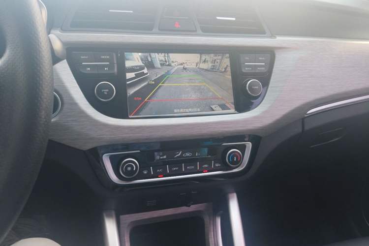 Used Geely Auto Vision X3 2017 1.5L Automatic Elite Model Audio And AC Panel