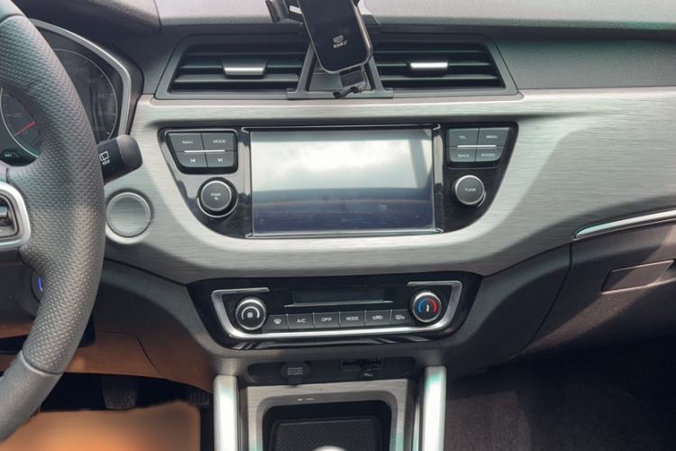 Used Geely Auto Vision X3 2017 1.5L Manual Luxury Model Audio And AC Panel