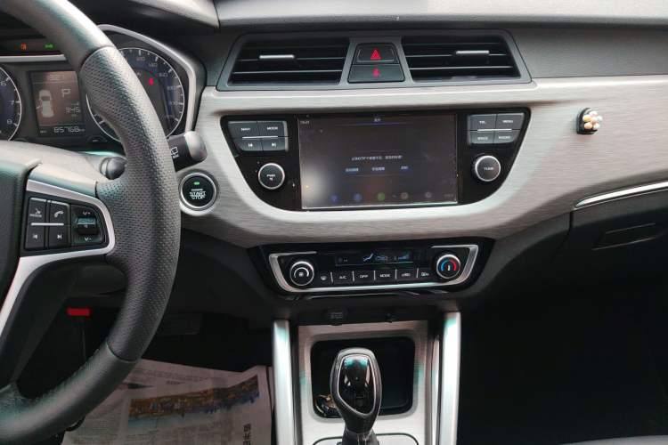 Used Geely Auto Vision X3 2017 1.5L Automatic Luxury Model Audio And AC Panel