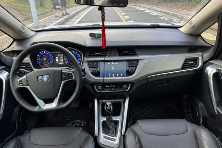 Used Geely Auto Vision X3 2017 1.5L Automatic Luxury Model Audio And AC Panel