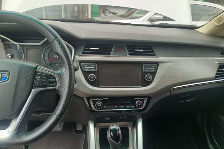 Used Geely Auto Vision X3 2017 1.5L Automatic Luxury Model Audio And AC Panel