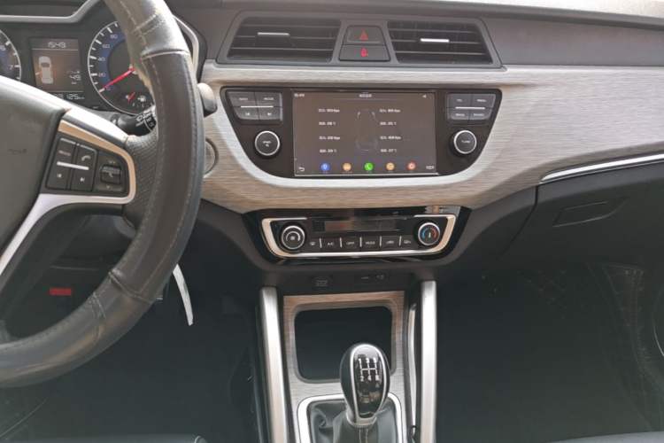 Used Geely Auto Vision X3 2017 1.5L Manual Elite Model Audio And AC Panel