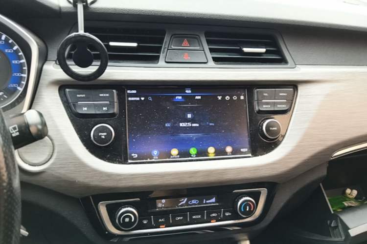 Used Geely Auto Vision X3 2017 1.5L Manual Elite Model Audio And AC Panel