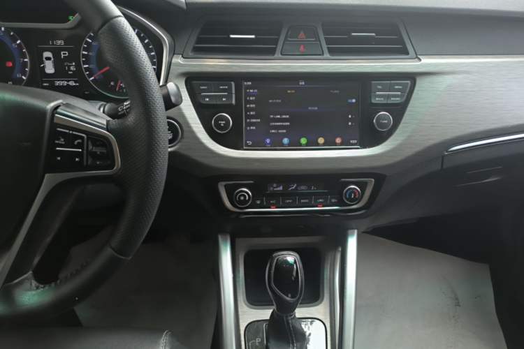 Used Geely Auto Vision X3 2017 1.5L Automatic Luxury Model Audio And AC Panel