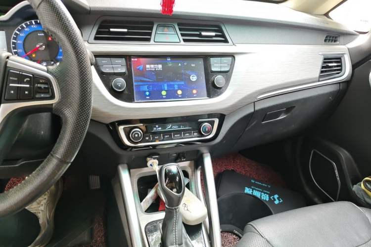 Used Geely Auto Vision X3 2017 1.5L Automatic Elite Model Audio And AC Panel