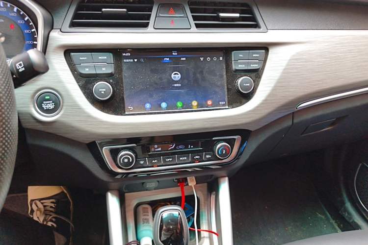 Used Geely Auto Vision X3 2017 1.5L Automatic Luxury Model Audio And AC Panel