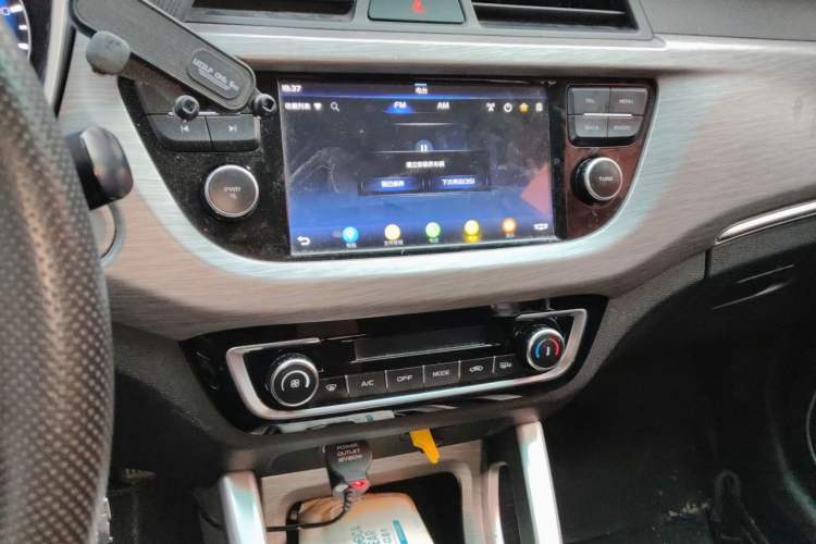Used Geely Auto Vision X3 2017 1.5L Manual Elite Model Audio And AC Panel