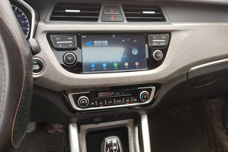 Used Geely Auto Vision X3 2017 1.5L Automatic Luxury Model Audio And AC Panel