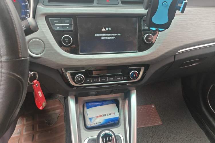 Used Geely Auto Vision X3 2017 1.5L Manual Luxury Model Audio And AC Panel