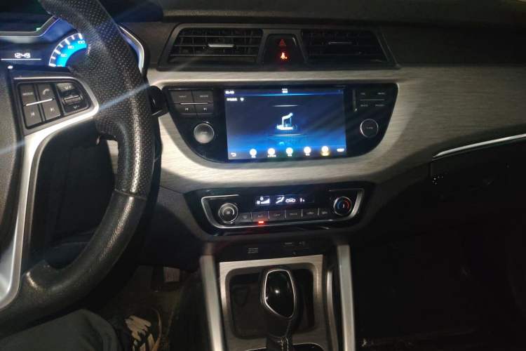 Used Geely Auto Vision X3 2017 1.5L Automatic Elite Model Audio And AC Panel