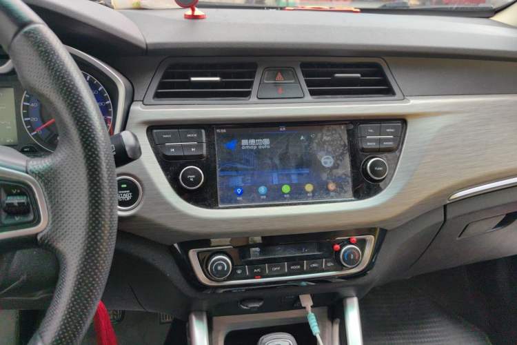 Used Geely Auto Vision X3 2017 1.5L Automatic Luxury Model Audio And AC Panel