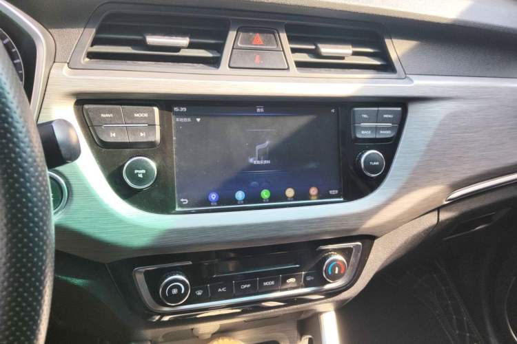 Used Geely Auto Vision X3 2017 1.5L Automatic Luxury Model Audio And AC Panel