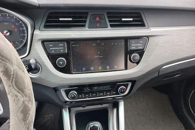 Used Geely Auto Vision X3 2017 1.5L Automatic Luxury Model Audio And AC Panel