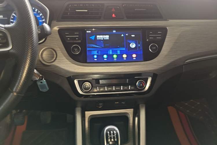 Used Geely Auto Vision X3 2017 1.5L Manual Luxury Model Audio And AC Panel