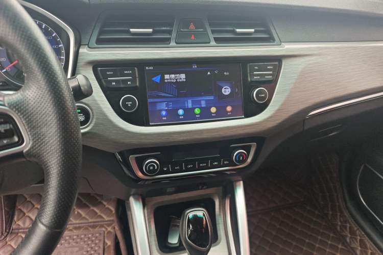 Used Geely Auto Vision X3 2017 1.5L Automatic Luxury Model Audio And AC Panel