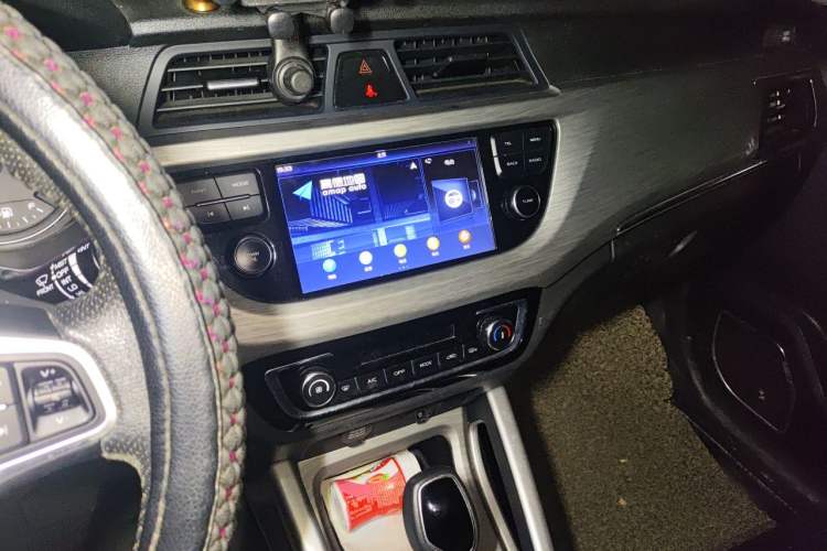 Used Geely Auto Vision X3 2017 1.5L Automatic Luxury Model Audio And AC Panel