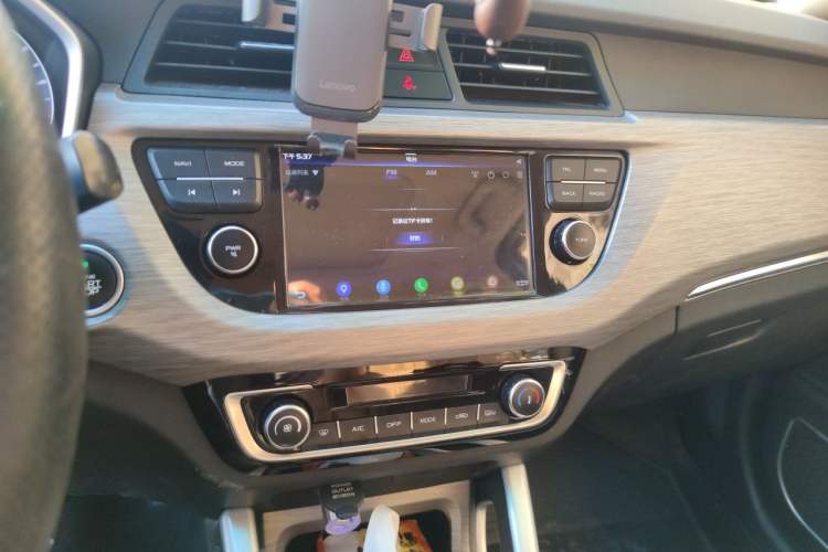 Used Geely Auto Vision X3 2017 1.5L Automatic Luxury Model Audio And AC Panel