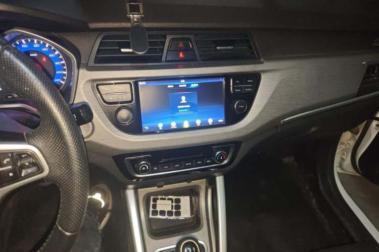 Used Geely Auto Vision X3 2017 1.5L Manual Elite Model Audio And AC Panel