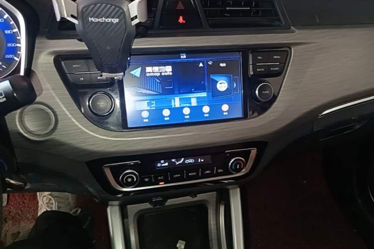 Used Geely Auto Vision X3 2017 1.5L Manual Luxury Model Audio And AC Panel